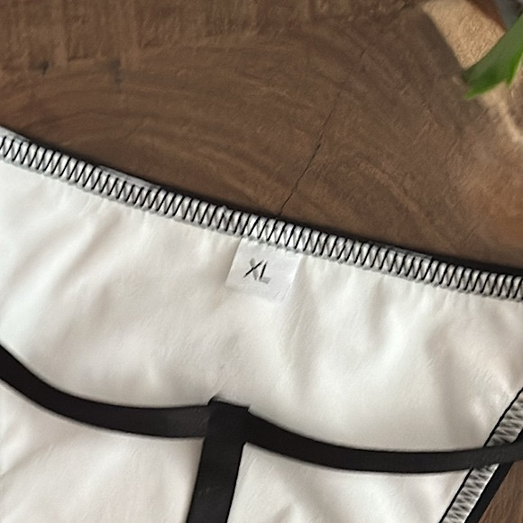 Thong - Picture 4 of 4